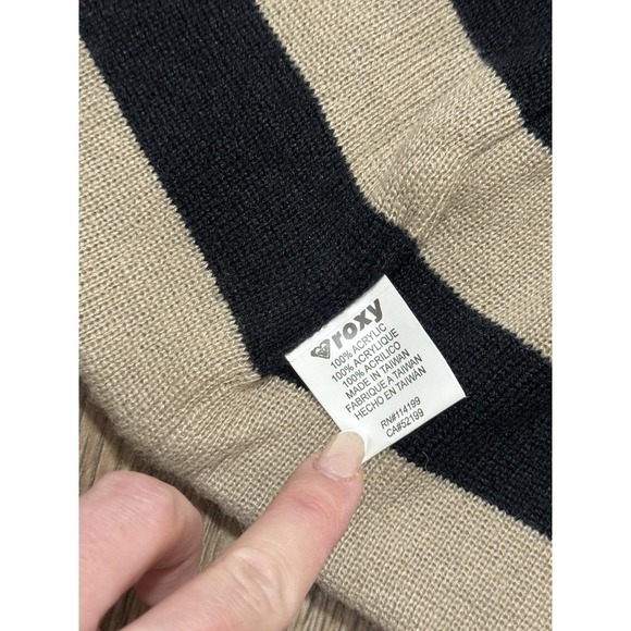 Y2K Roxy Reversible Knitted‎ Beanie Hat main image 5